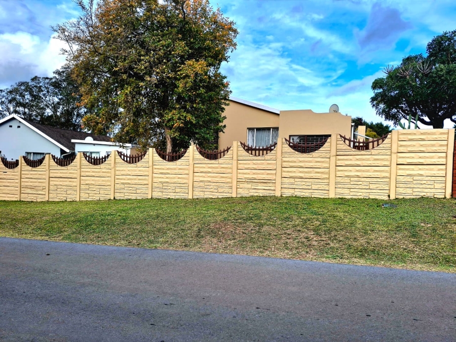 4 Bedroom Property for Sale in Summerpride Eastern Cape
